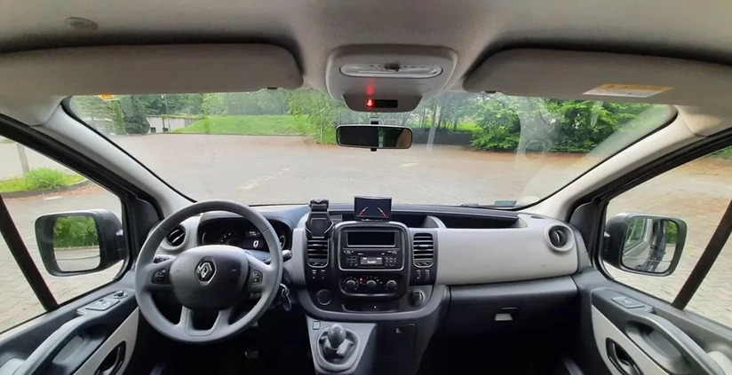 Renault Trafic cena 82900 przebieg: 184400, rok produkcji 2017 z Biała małe 704